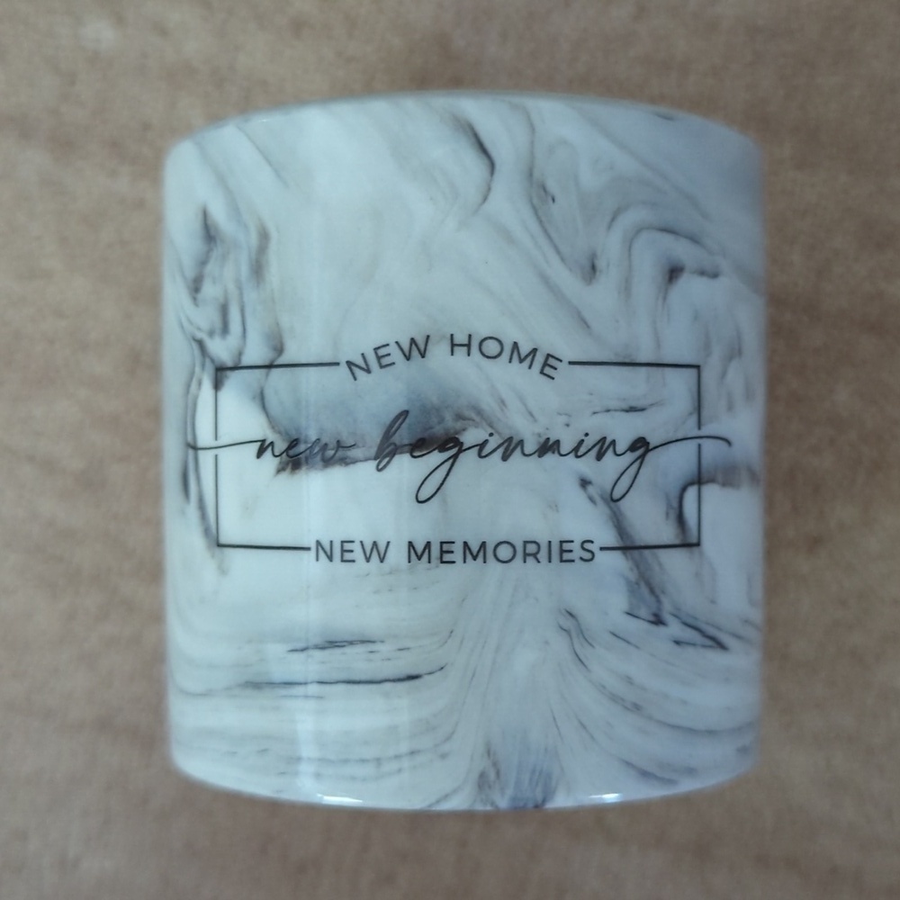 Housewarming Sandalwood Candle - Picture 4 of 4